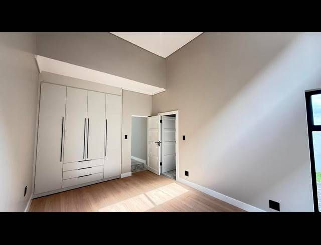 5 BEDROOM HOUSE FOR SALE IN MIDSTREAM HEIGHTS